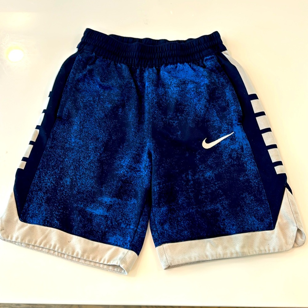 Nike Dri-Fit shorts size M